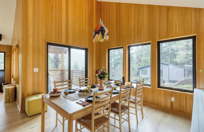 Rustic Arch Cape Getaway w/ Vibrant Interior Walk to the Beach Cape Wonder - Foto 9