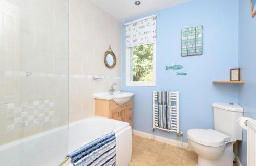 Beach Front House with Stunning Sea Views and Free Parking - Foto 19