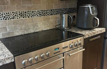 Stylish Home With Full Amenities - Photo 14