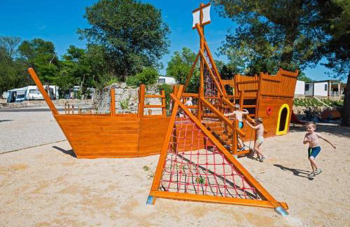 CENTAR NJIVICE - Foto 27