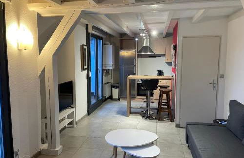 FATHALA - appartement lumineux en dernier étage - face à la gare routière - Foto 9