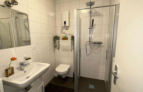 Möblierte Erdgeschoss-Wohnung mit Parkplatz in bester Lage des Stadtzentrums Herne, WLAN, Netflix- Super Autobahn-und ÖPNV-Anbindung - Foto 15