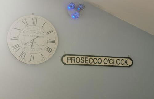 Couples Country Escape includes Private Indoor Pool and Hot tub in North Wales - Foto 4