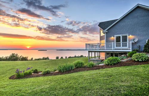 Lake View Champlain Home with Hot Tub and Sauna! - Foto 1