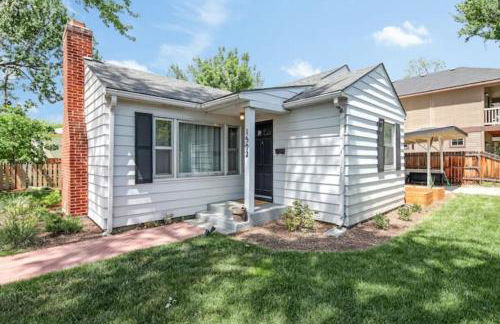 Celebration Chalet! Quant, cozy, a few blocks from BSU and close to downtown Boise, Fireplace, 4 beds, and seating for 6 Pets Welcome! - Photo 27