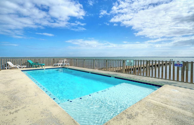 Bay Haven w/ Shared Boat Dock & Waterfront Pool Big Trout by Avantstay - Foto 36