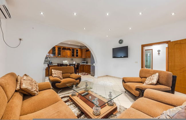 Authentic Lake View Apartment - Photo 1