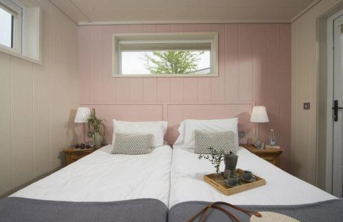 Cedar Lodge, Strawberryfield Park - Photo 5