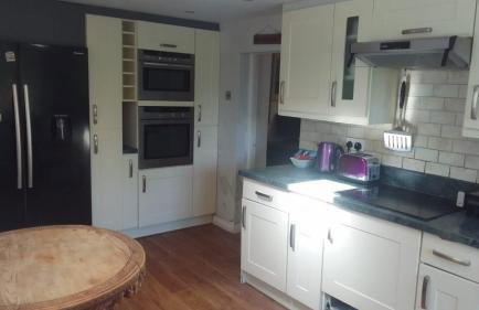 4 Bed-2 Bath-Bar-Pool Table-Library- Xmas venue - Photo 6