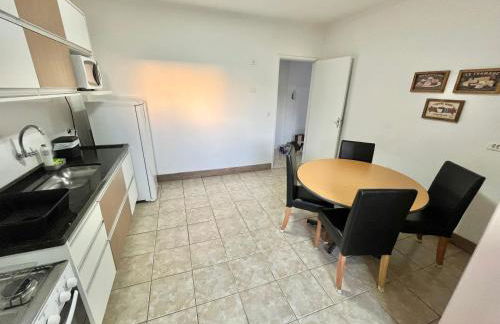 Apartamentos até 6 pessoas - 3 quartos com suíte e garagem, completo - Photo 30