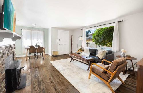 Vintage Charm 3BR Home w Yard Pets Welcome - Foto 1