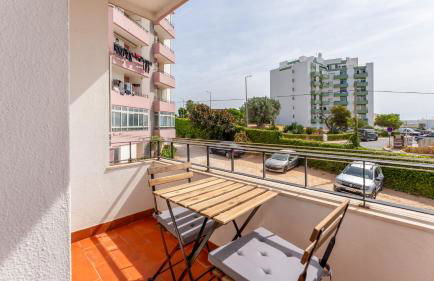 Comfy 3 BDR Flat With Pool & Balcony by LovelyStay - Photo 26