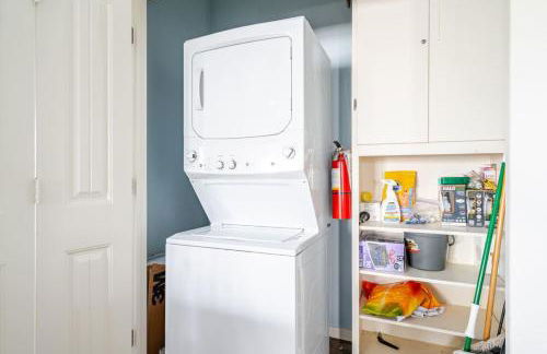 Central 2BR 2BA Easy Beach Access Sleeps 10 - Foto 27