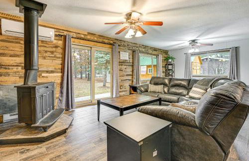 Canal-Front Cabin Dock and Fire Pit in New Lisbon - Foto 9