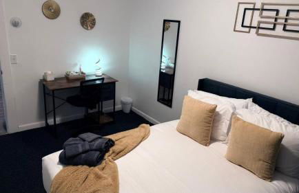 Nona - Cozy 3BR Apt with Parking, Desk & Fast WiFi near Yale, Quinnipiac, SCSU & Hospitals - Foto 1