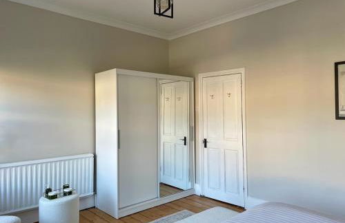 Gorgeous 4 bedroom Townhouse - Photo 6