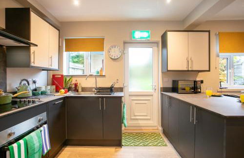 4 Bed Contractor Accommodation in Longbridge - Foto 48