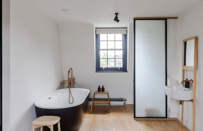 Stylish Georgian Townhouse w Sun Terrace Garden - Photo 24