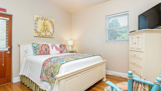 Treetop Cottage by Tybee Vacation Rentals - Foto 4, Habitación