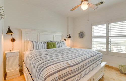 Walk to Galveston Beach Family Condo with Pool - Foto 11