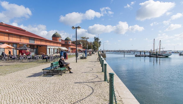 Charming Townhouse With Aircon Only 500m From the Marina and the Typical Market - Foto 2, Imagem principal