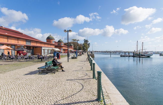 Charming Townhouse With Aircon Only 500m From the Marina and the Typical Market - Foto 1