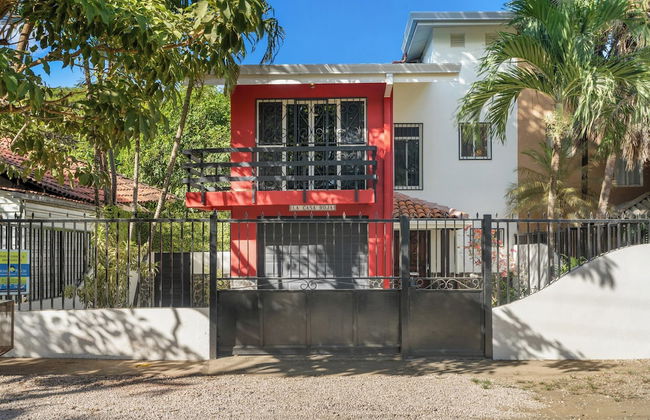 Spacious Home w/ Private Pool & Covered Patio Near the Beach - Foto 29