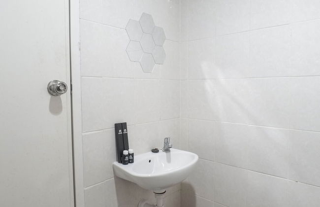 Classic Modern Studio Room (No Kitchen) at My Tower Apartment - Photo 12