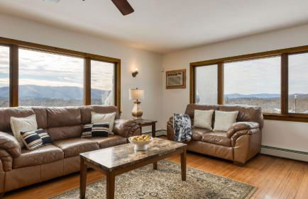 Scenic Catskills Retreat • Pool Hot Tub Game Room Lake Views Mountainview Estate by AvantStay - Foto 8