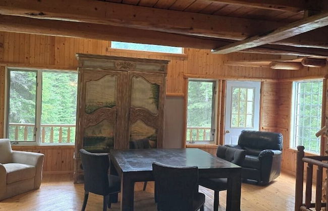 Rustic Beaverfoot Lodge Executive Cabin - Photo 10