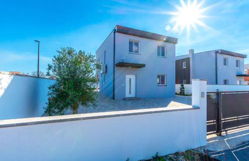 Modern Casa di Lucija with heated pool, near Airport, own parking - Foto 39