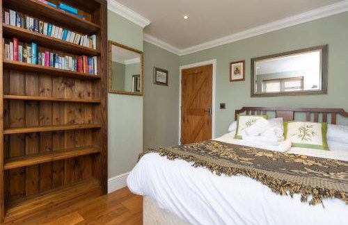 The Lodge - Photo 20