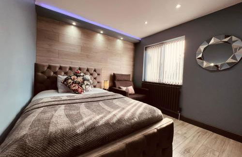 MODERN SUITES -5 Bedroom House- With FREE PARKING Birmingham city - Foto 40