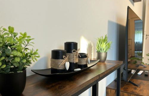 Spacious Apartment with Balcony - nearby Schlosspark - APOLONIAliving - Foto 5