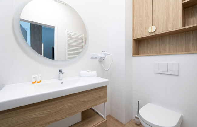 Bel Mare Apartment w/ Balcony by Renters - Foto 40