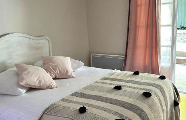 Appartement entrée privative, terrasse et jardin - Photo 11