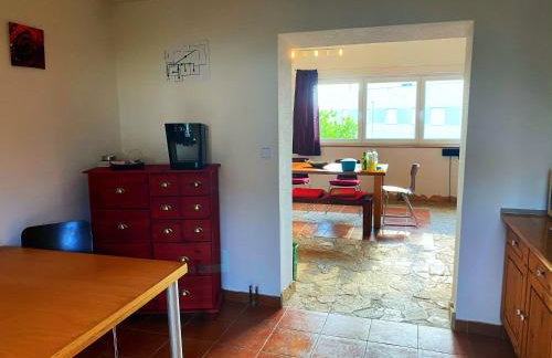 Modern Red & Blue Apartment - Photo 8