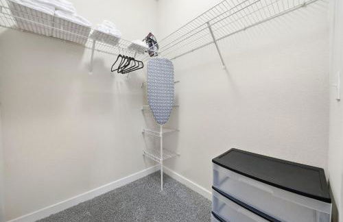 Stylish 2BR w Pool Pet-Friendly Unit #13 - Foto 29