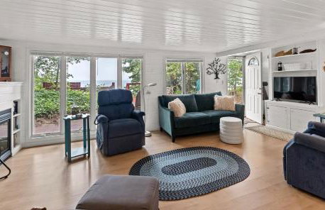 Cottage with Private Lake Access! Short distance to town - Foto 9