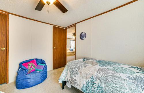 Walk to Houghton Lake! Family Retreat with Patio - Foto 20