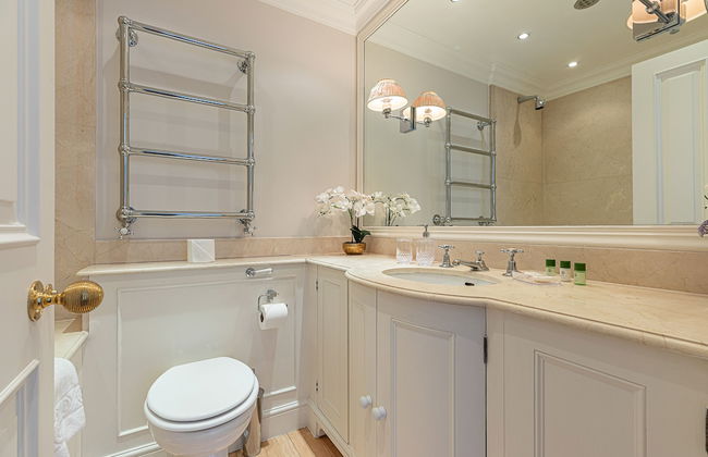 JOIVY Stunning 6-bed house near Harrods in Knightsbridge - Photo 23