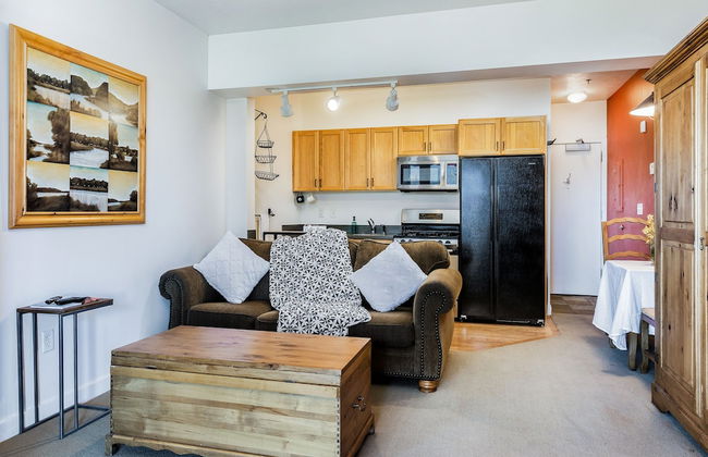 Lake View Ski Chalet - Photo 9