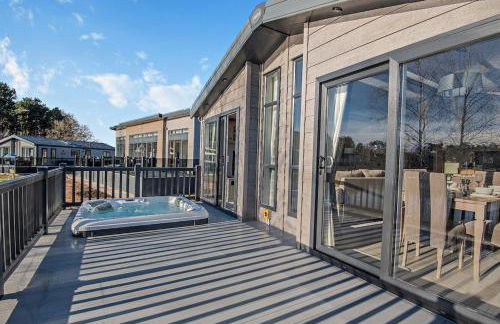 Kingfisher Lodge - Lakeside Lodge With Hot Tub - Foto 52