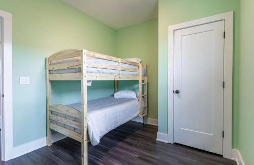 Lux Home 5 mins to Grand Park with Private Garage-Family Friendly - Foto 28