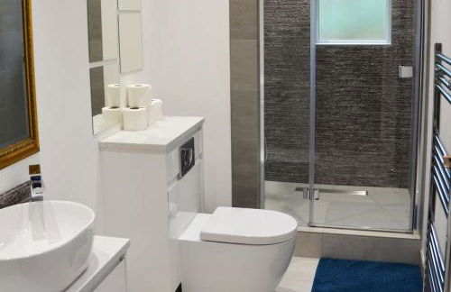 NEW - Beautiful, spacious Beechwood Lodge with lovely gardens - Photo 17