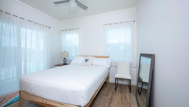 Lavender Beach House 2 Bedroom Home - Foto 4, Habitación