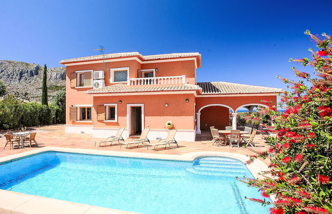 Villa Corona - Photo 1