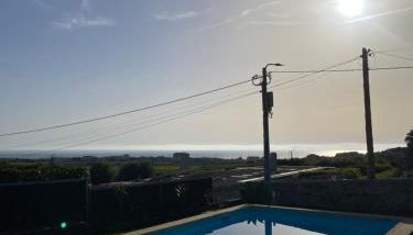 Encantadora moradia T1, com piscina e vista mar a 500m da praia - Foto 2