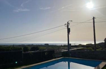 Encantadora moradia T1, com piscina e vista mar a 500m da praia - Foto 2