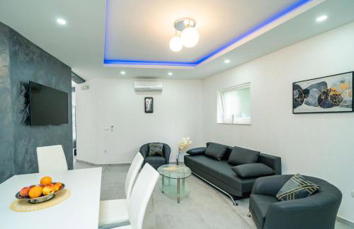 Hidden Gem Apartment - Photo 18